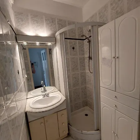 R24, Rose House Penzion *