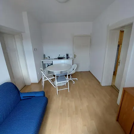 R24, Rose House * Lublaň