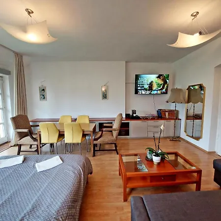 R24, Rose House بيت ضيافة